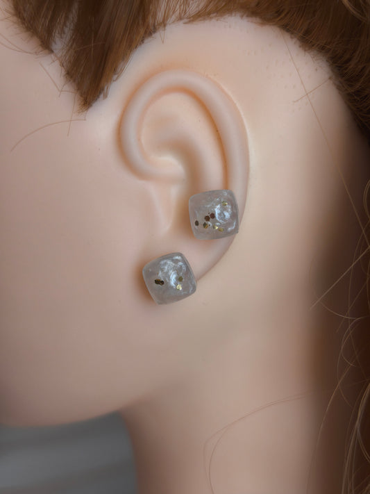 Clous d'oreilles - Cara